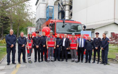 LUKAVAC CEMENT DONIRAO VATROGASNO VOZILO PROFESIONALNOJ VATROGASNOJ JEDINICI LUKAVAC