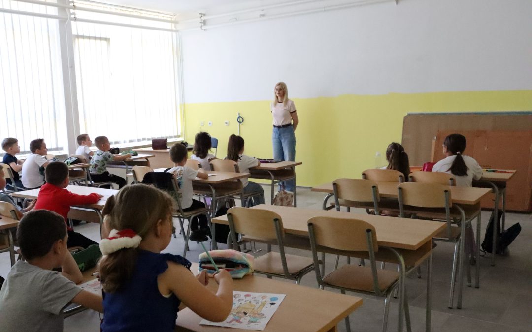LUKAVAC CEMENT DONIRAO NOVI ŠKOLSKI NAMJEŠTAJ ZA O.Š. „LUKAVAC GRAD“